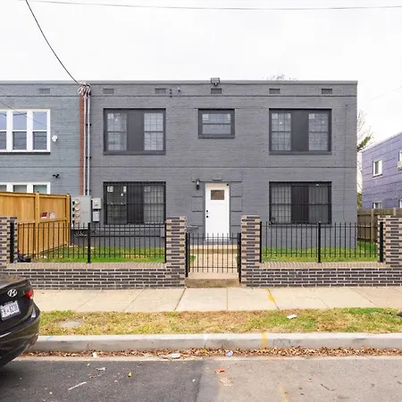 Modern New Building 2 Bedroom Condo Near Sites